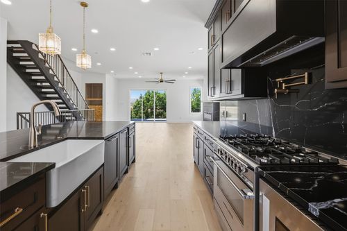 400 Vista Buena Trl, Fort Worth, TX, 76111-1131 | Card Image