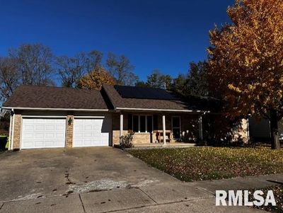 18 Gettysburg Drive, House other with 3 bedrooms, 2 bathrooms and null parking in Jacksonville IL | Image 1