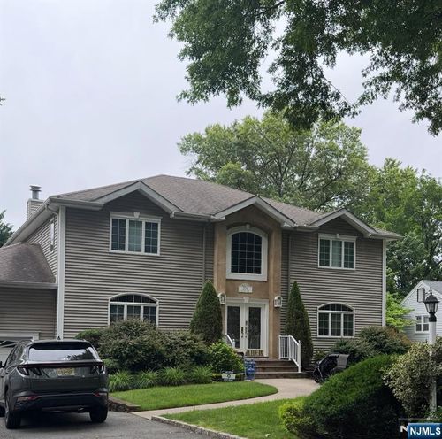 376 Willard Rd, Paramus, NJ, 07652-4629 | Card Image
