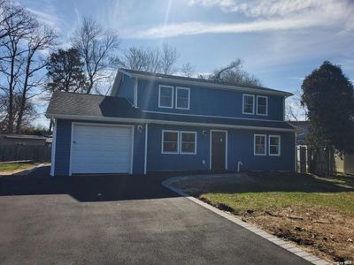 9 Lawrence Circle, House other with 5 bedrooms, 2 bathrooms and null parking in Islip NY | Image 1