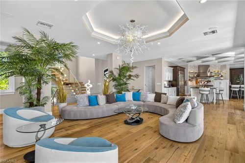 330 Cowry Ct, SANIBEL, FL, 33957-6400 | Card Image