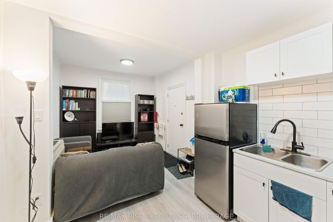 247 Queen St, Home with 5 bedrooms, 2 bathrooms and null parking in Kingston ON | Image 5