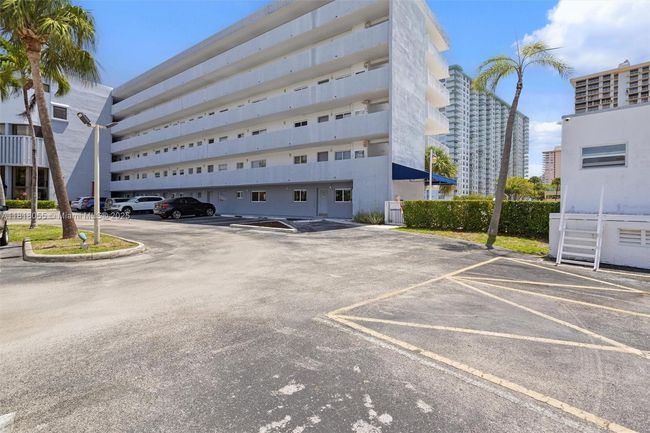 APT-108 - 4000 Ne 170 Th St, Condo with 3 bedrooms, 2 bathrooms and null parking in North Miami Beach FL | Image 28