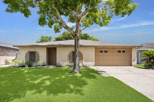 206 Sweetgum St, League City, TX, 77573-1639 | Card Image