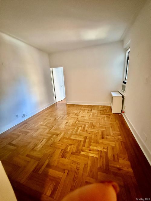2t-3721 80th St, Jackson Heights, NY, 11372-6880 | Card Image