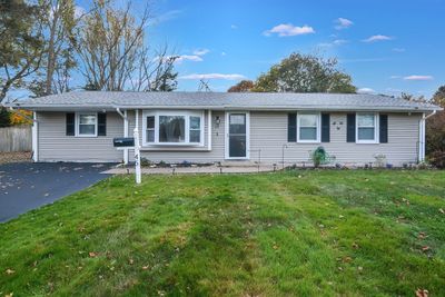 45 Lockwood Circle, House other with 3 bedrooms, 1 bathrooms and 6 parking in Swansea MA | Image 1