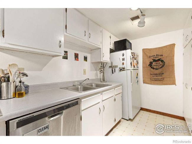 Unit 10 Kitchen | Image 20