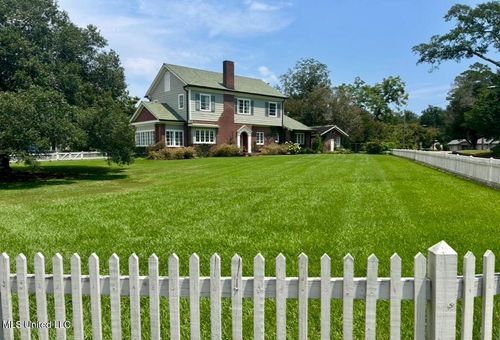 721 S Church St, Brookhaven, MS, 39601-3811 | Card Image