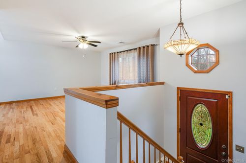 1 Mountainview Rd, Fishkill, NY, 12524-3257 | Card Image