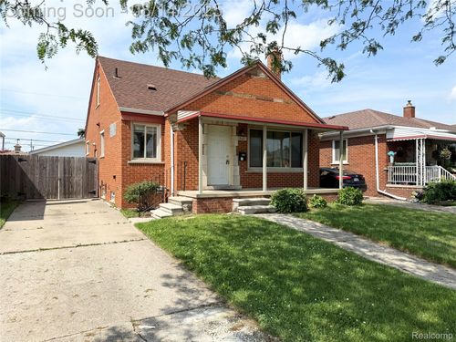 8121 Marian St, Warren, MI, 48093-7120 | Card Image