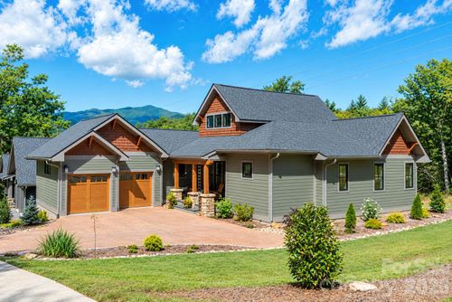 18 Old Lafayette Ln, Black Mountain, NC, 28711-8836 | Card Image