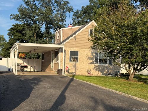 7 Crystal Lane, Islip, NY, 11717 | Card Image