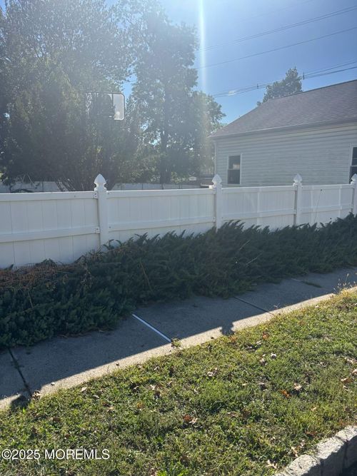 7 Candy Ct, Edison, NJ, 08817-4814 | Card Image