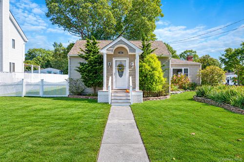 157 Abner Dr, Holtsville, NY, 11742-1737 | Card Image
