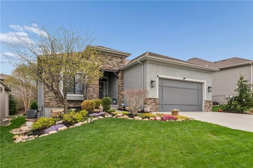 9853 Hollis Ln, Shawnee, KS, 66227-4901 | Card Image