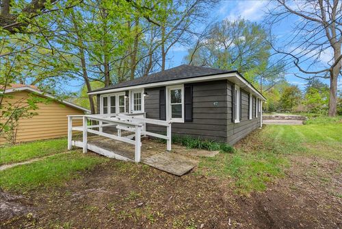 47 Wayne St, Allegan, MI, 49010-1656 | Card Image