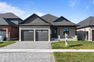 185 Collins Way, House other with 2 bedrooms, 2 bathrooms and 4 parking in Strathroy ON | Image 1