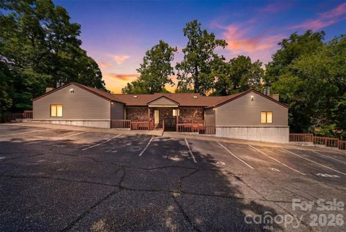 23-1420 11th Street Dr Nw, Hickory, NC, 28601-2272 | Card Image