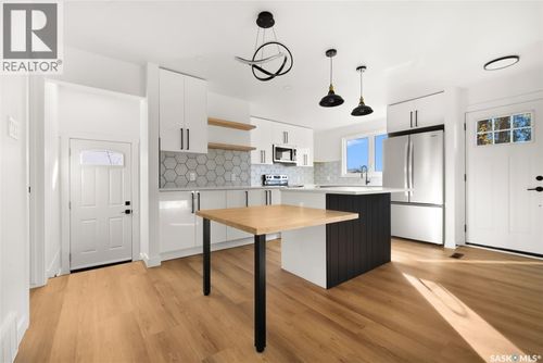 39 Boyce St, Regina, SK, S4R6M3 | Card Image