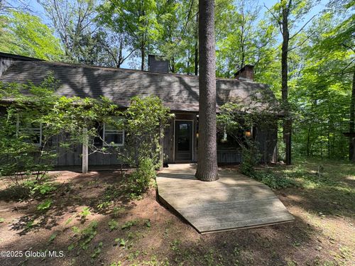 36 Hoffman Rd, Saratoga Springs, NY, 12866-6141 | Card Image
