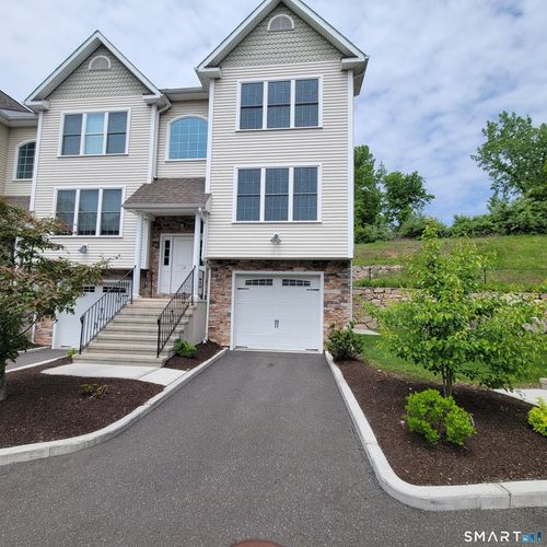 19-19 Oak Meadows Dr, Brookfield, CT, 06804-2076 | Card Image