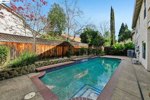 110 Conductor Way, Folsom, CA, 95630-8018 | Card Image