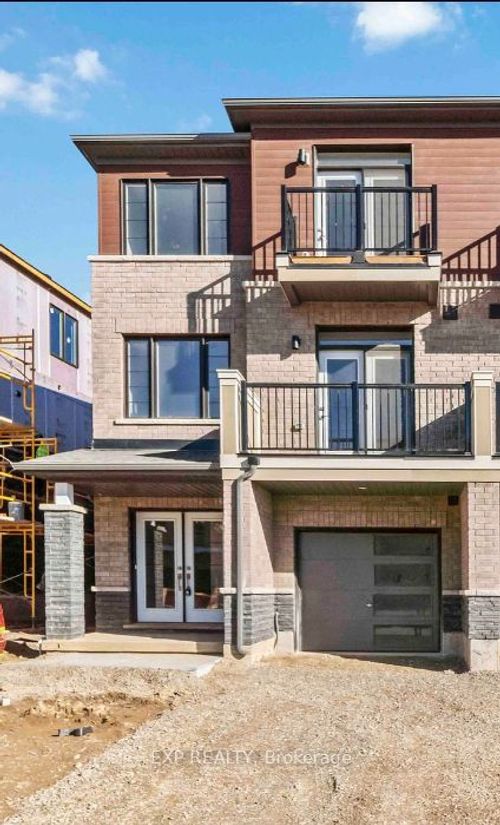 8 Norwich Dr, York, ON, L3P6R4 | Card Image