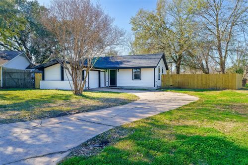 8454 Blankenship Dr, Houston, TX, 77080-3604 | Card Image