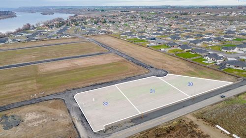 12736 Blackfoot Dr, Pasco, WA, 99301 | Card Image