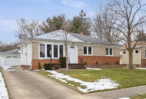 6568 Lawnwood Ave, Parma Heights, OH, 44130-2834 | Card Image