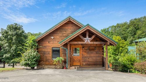 3229 White Falcon Way, Pigeon Forge, TN, 37862 | Card Image