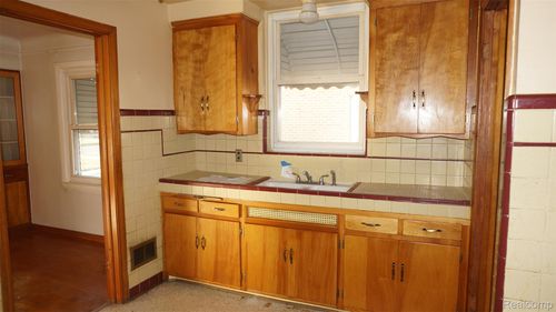 18444 Albion St, Detroit, MI, 48234-3804 | Card Image