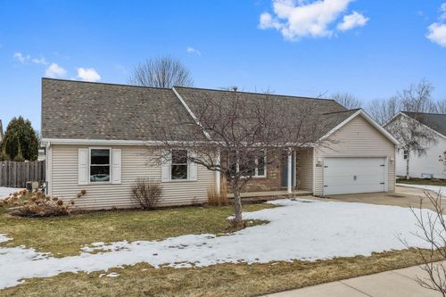 2332 Oak Ridge Circle, LEDGEVIEW, WI, 54115 | Card Image