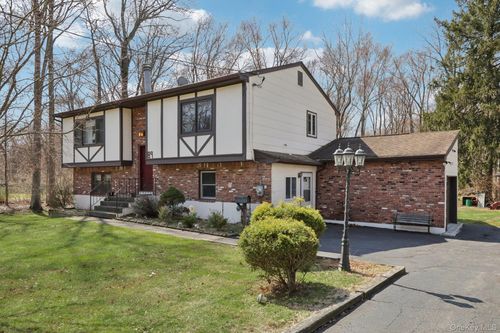 89 Green Rd, West Nyack, NY, 10994-2626 | Card Image