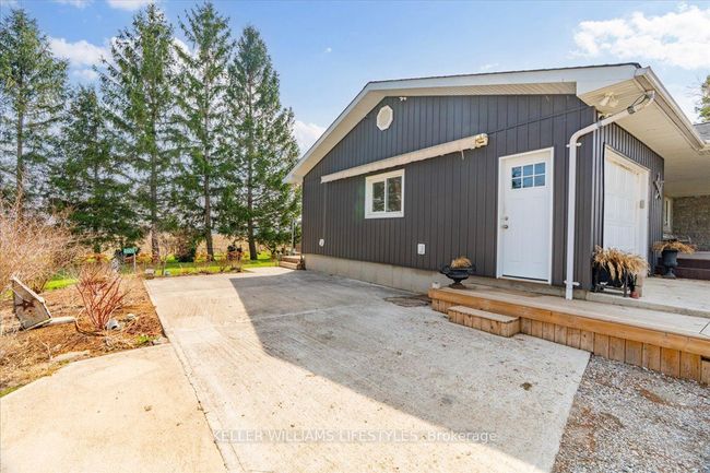 4609 Douglas Line, House other with 4 bedrooms, 2 bathrooms and 5 parking in Town Of Plympton Wyoming ON | Image 37