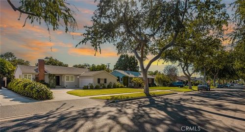 906 E Buffalo Ave, Santa Ana, CA, 92706-3040 | Card Image