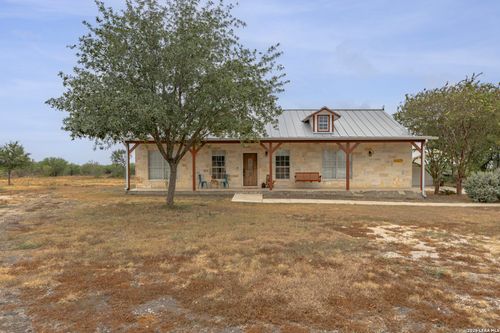 136 County Road 5781, Castroville, TX, 78009-2138 | Card Image