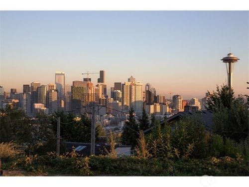 1103 Bigelow Ave N, Seattle, WA, 98109-3208 | Card Image