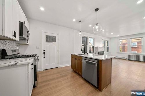 170 Cedar St, Cliffside Park, NJ, 07010-1231 | Card Image