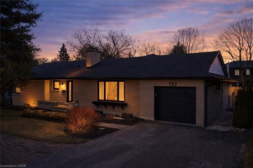 757 Westmount Rd W, Kitchener, ON, N2M1S3 | Card Image