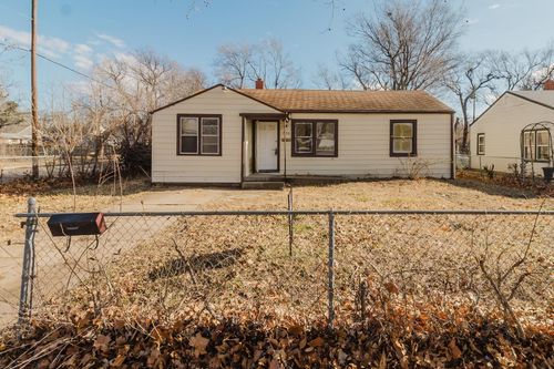 1956 N Spruce Ave, Wichita, KS, 67214-2033 | Card Image