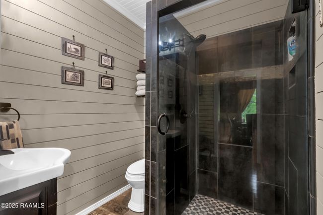 Guest Bathroom | Image 8