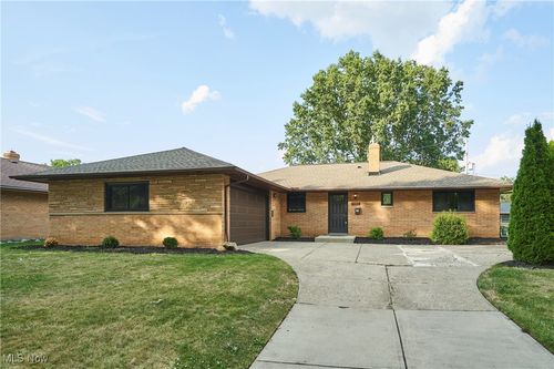 15356 Hickox Blvd, Middleburg Heights, OH, 44130-3547 | Card Image