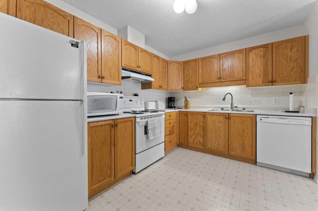 3415 - 3000 Hawksbrow Point Nw, Home with 2 bedrooms, 1 bathrooms and 1 parking in Calgary AB | Image 5