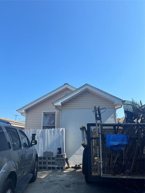 5107 Avenue Q 1/2, Galveston, TX, 77551-5272 | Card Image