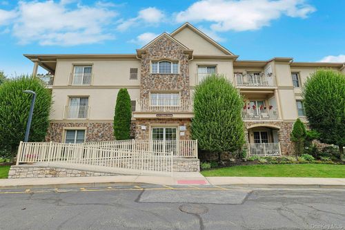 207-32 N De Baun Ave, Suffern, NY, 10901 | Card Image