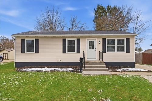 176 Grace Ave, Barberton, OH, 44203-2707 | Card Image
