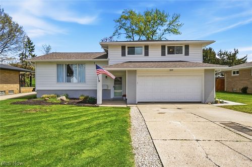 6999 Greenbriar Dr, Parma Heights, OH, 44130-4665 | Card Image