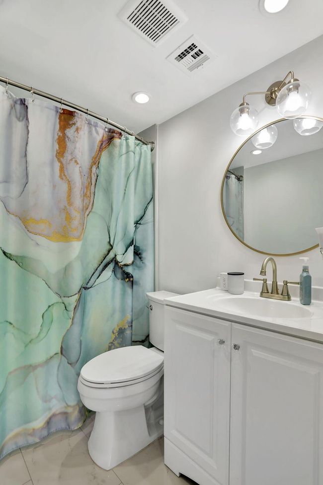 APT-914 - 4174 Inverrary Dr, Condo with 2 bedrooms, 2 bathrooms and null parking in Lauderhill FL | Image 20