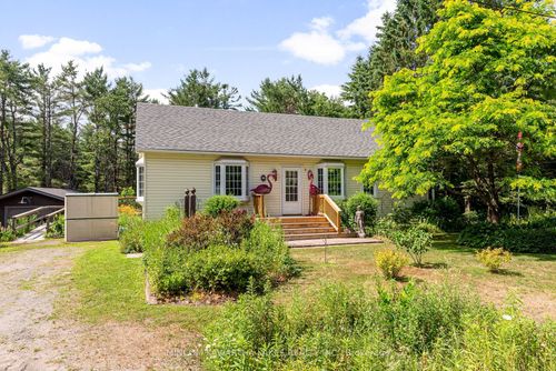 60 Burleigh St, Apsley, ON, K0L1A0 | Card Image